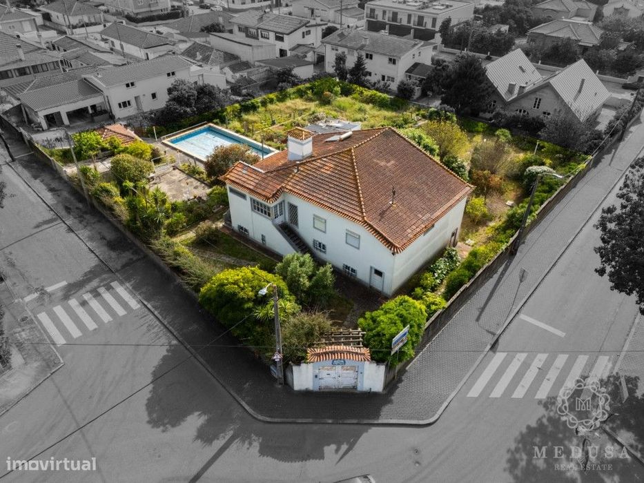 Moradia com 2239 m2 de terreno | Praia de Francelos, Vila Nova de Gaia