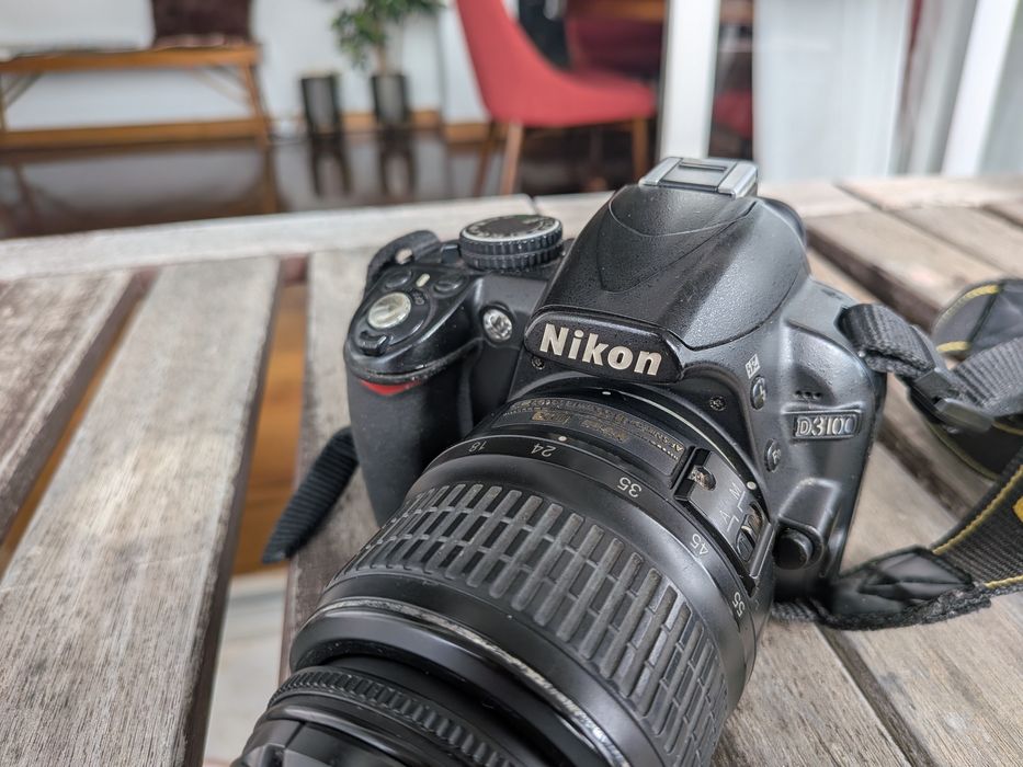 Nikon D3100 com bolsa e objetiva