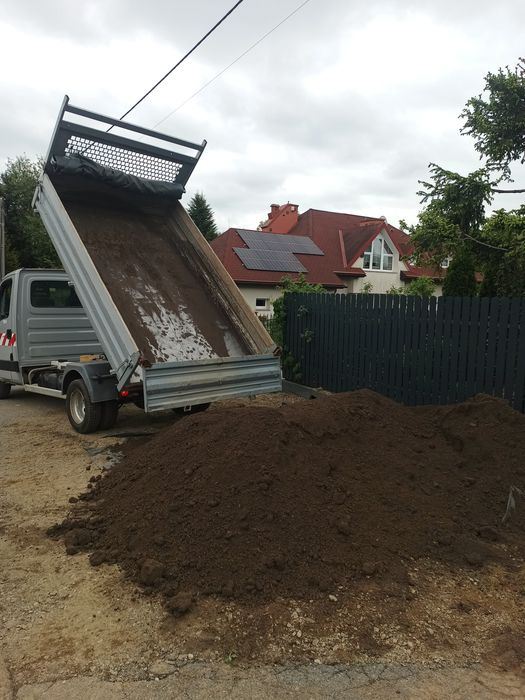 Ziemia ogrodowa siana trawniki rabaty