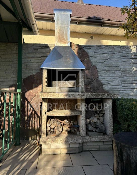 Будинок з ремонтом і ландшафтним дизайном у тихому районі!