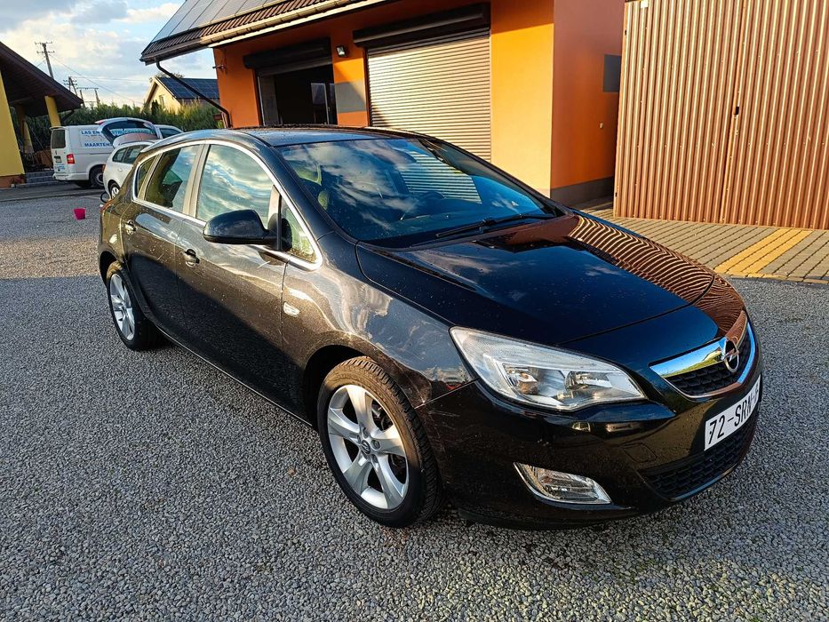 Opel Astra J 1,4 T 2011 rok klima opłacony zadbany