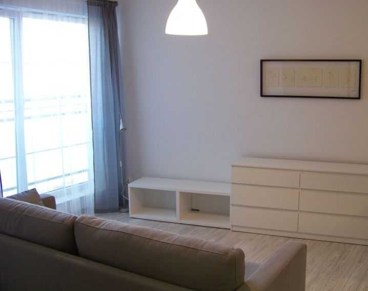 Kawalerka w apartamentowcu, bezpośrednio