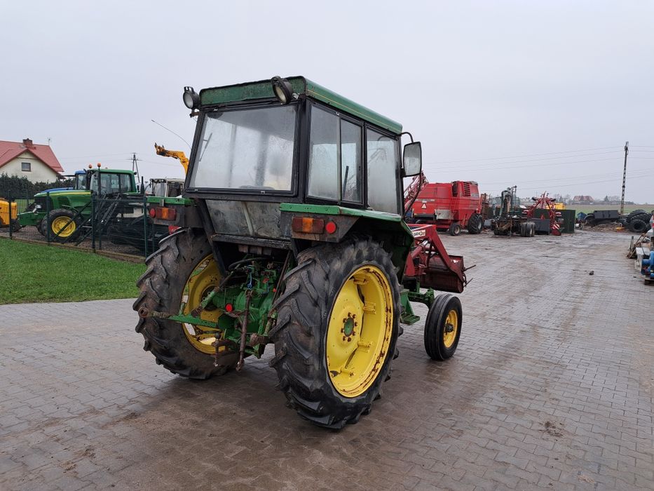 Ciągnik John Deere 2130 z ładowaczem czołowym Quicke