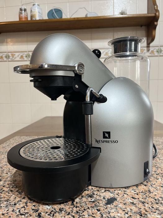 Nespresso Krups XN4050 – ótimo estado com 4 cápsulas incluídas