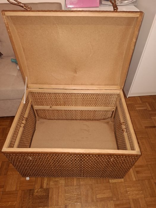 Bau de madeira usado