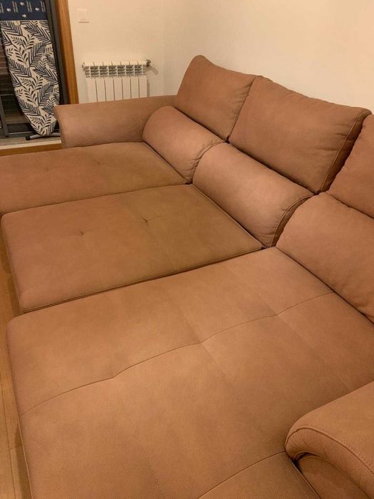 Sofá chaise longue com encostos de cabeça reguláveis e assentos deslizantes