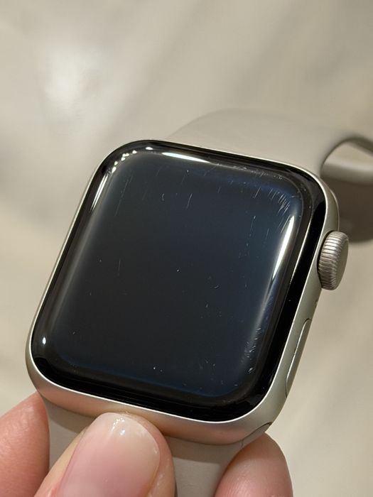 Apple watch se 2 40mm starlight sport band