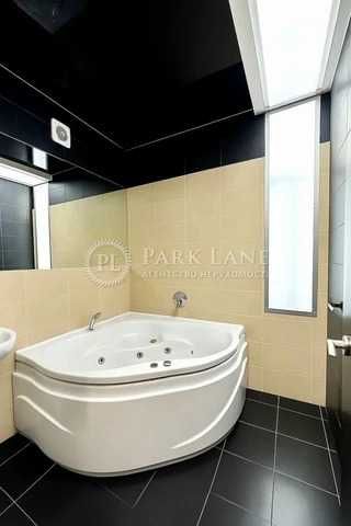 Історичний центр Басейна 17 дві спальні євроремонт купити