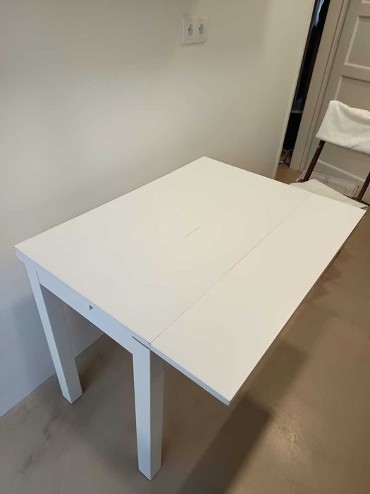 Mesa ikea branca, extensível e em bom estado
