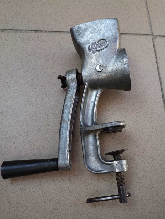 Кавомолка ручна механічна