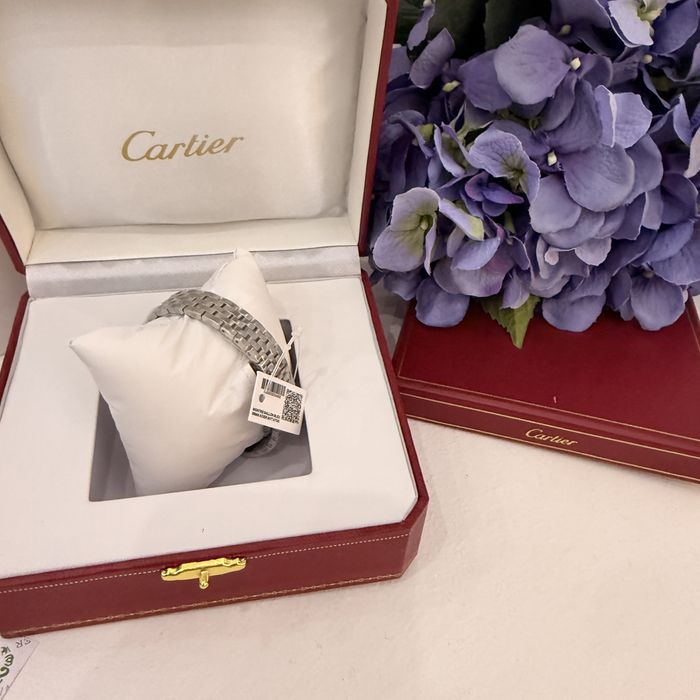Новий годинник Cartier