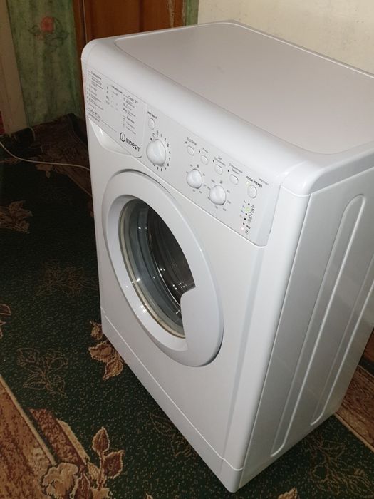 Продам стиральную машинку Индезит на 5