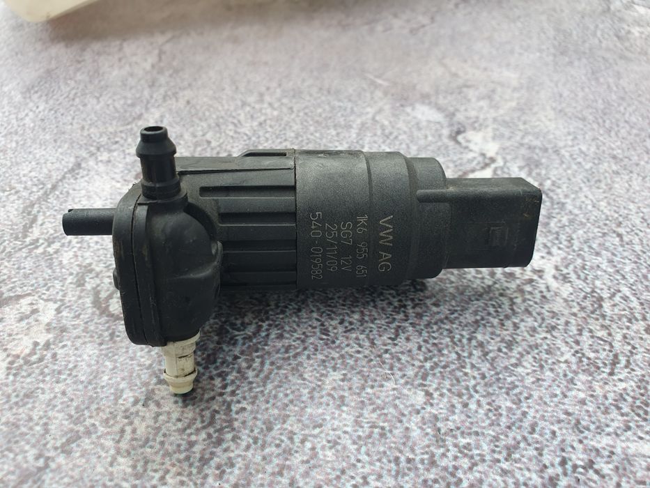 Бачок омивача, моторчик, насос омивача Гольф 5 6, Октавія А5, Тоуран