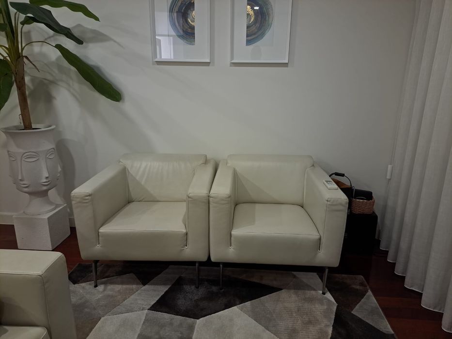 Vendo conjunto de sofás em pele