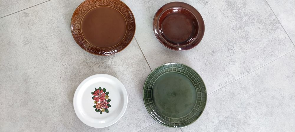 Stare porcelanowe talerze dla kolekcjonerów