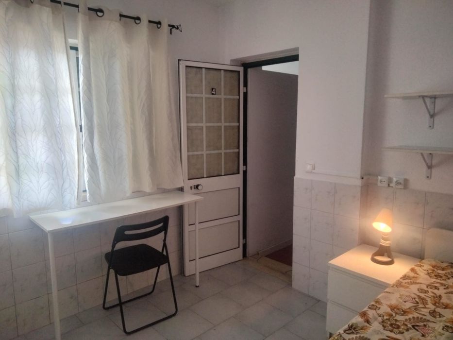 Alugo quarto  individual