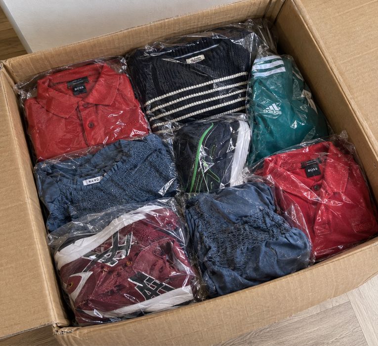 box z markowymi ubraniami