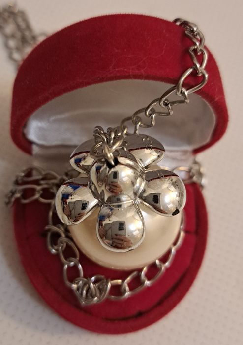 Naszyjnik z dużą perłą