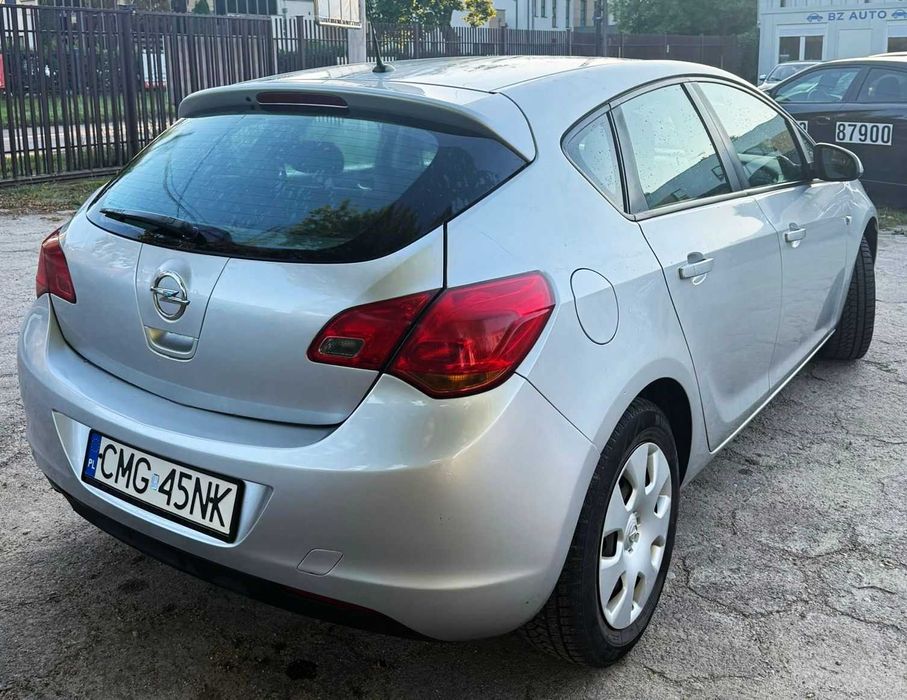 Astra J 2010 1.4 LPG do 2034 bez rdzy 1Właściciel 13 lat 100 % sprawna