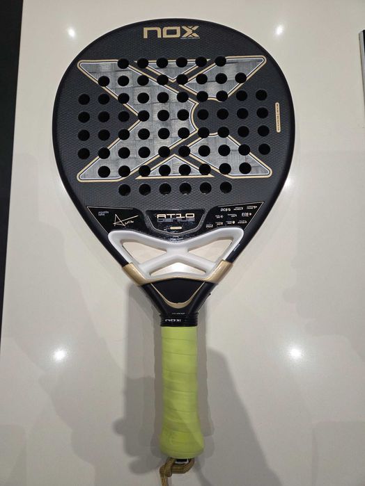 Raquete Padel NOX AT10 GENIUS 18K ALUM by Agustin Tapia 2026