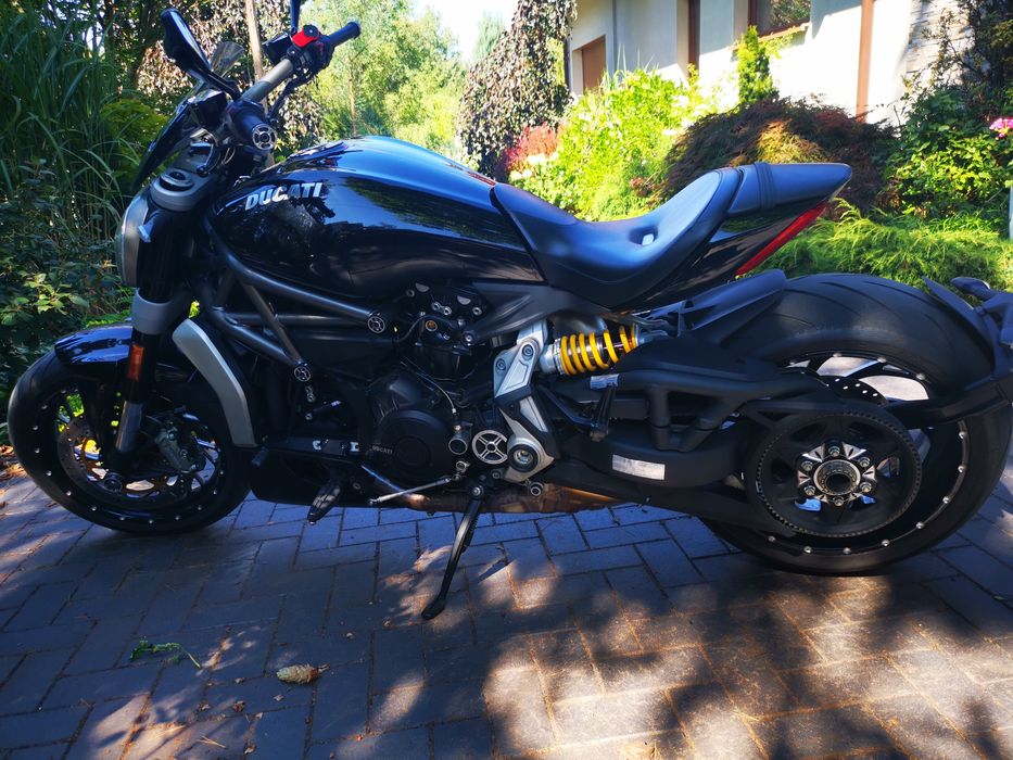Ducati diavel moto