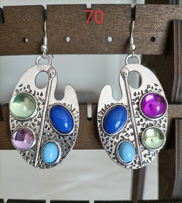 Brincos novos variados