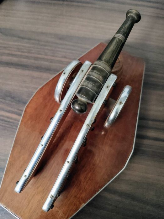 Mosiądz drewno metal armata