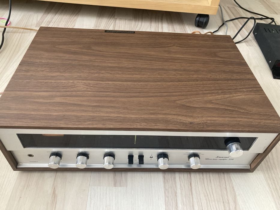 Sansui 210 amplituner