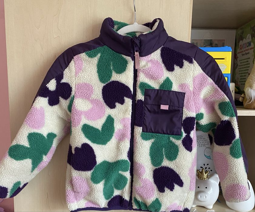 Продам куртку, шубку 6-7 років.фірми НМ