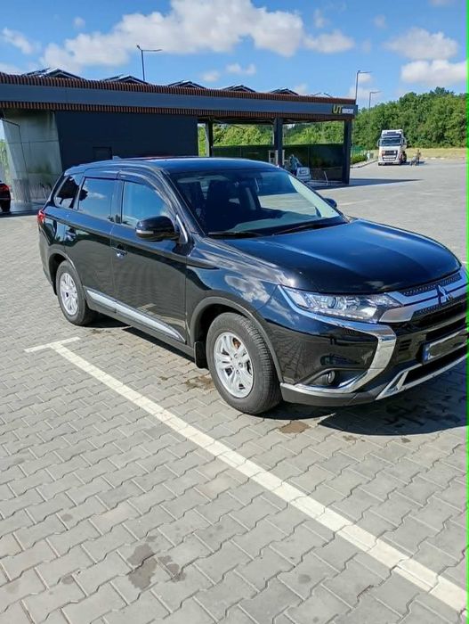 Продам автомобіль  Mitsubishi Outlander 2020