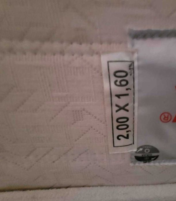 Cama de casal completa com mesa cabeceira