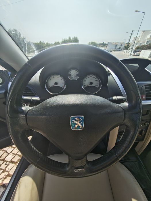 Peugeot 207 CC 1.6 16v - Para aproveitar neste Verão