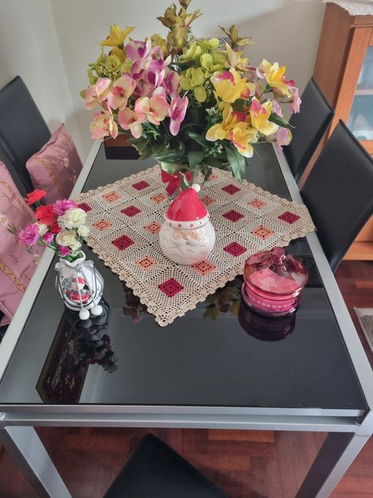 Mesa de jantar com 6 cadeiras