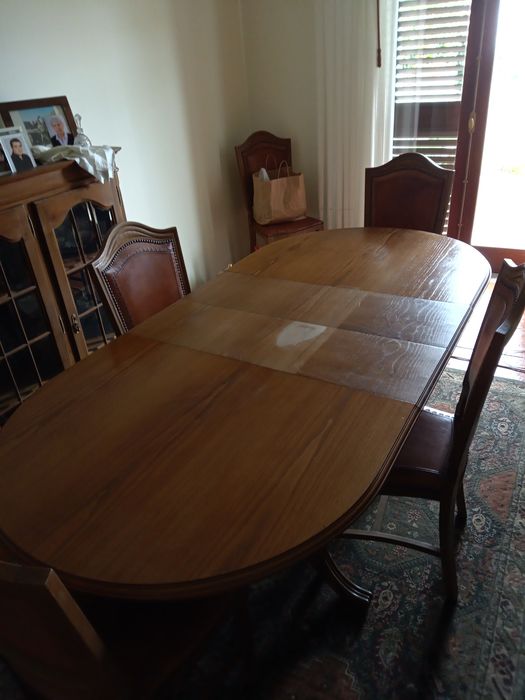 Mesa em Madeira com 6 cadeiras