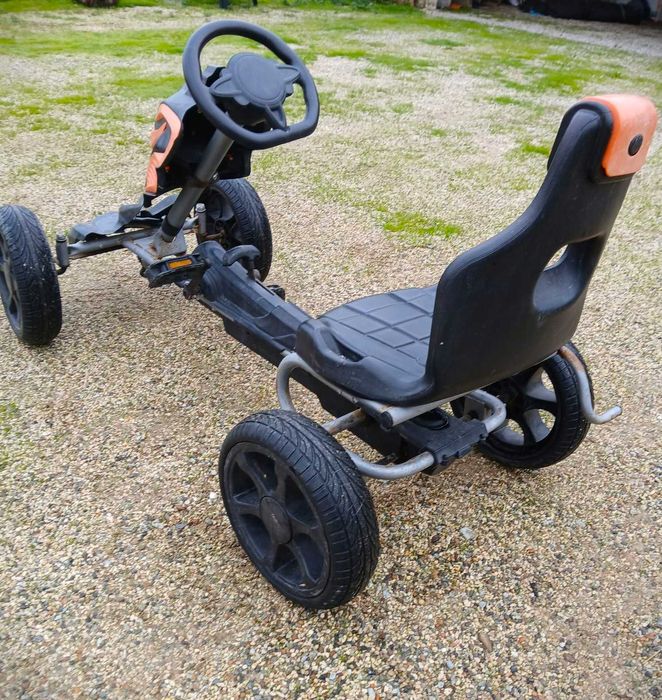 Kart a pedais para criança