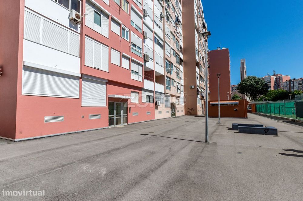 Apartamento T3 em Alfornelos — junto ao Metro