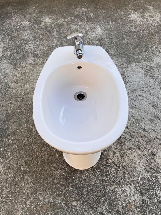 Bidé Sanitana Branco com torneira ** Ler Descrição **