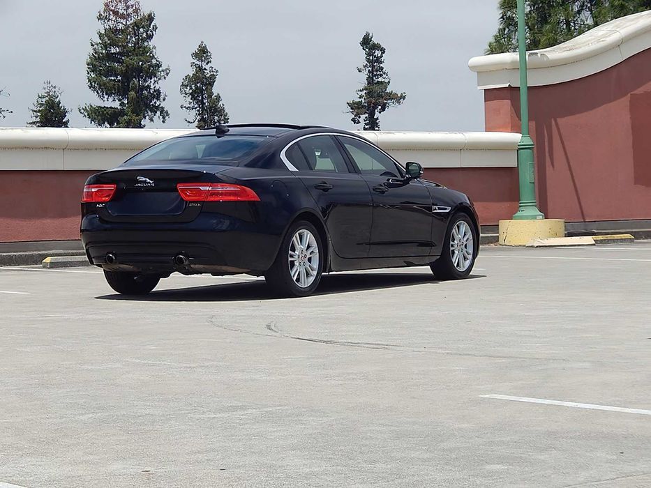 Jaguar XE 25t      2018