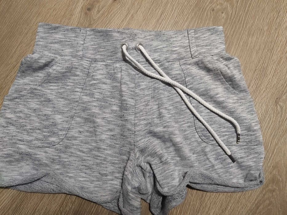 Krótkie spodenki szare
