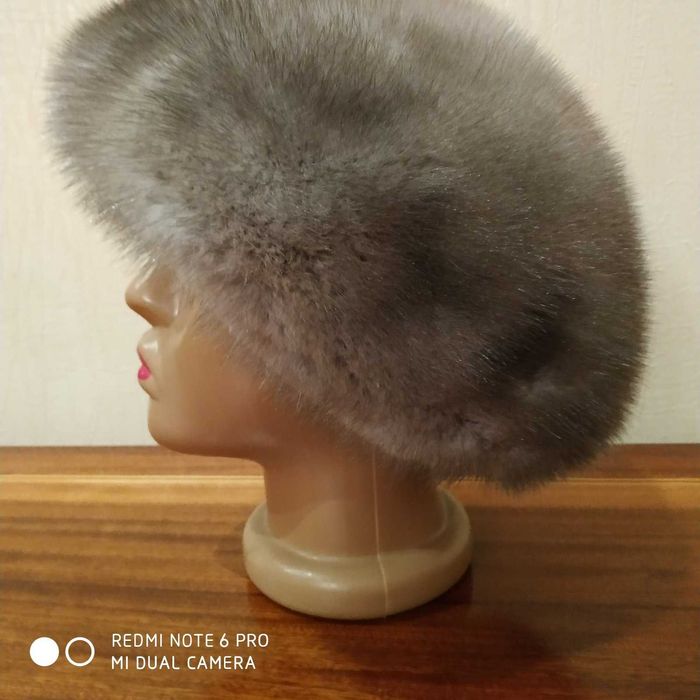 Продам новий норковий берет сіро-голубого кольору.