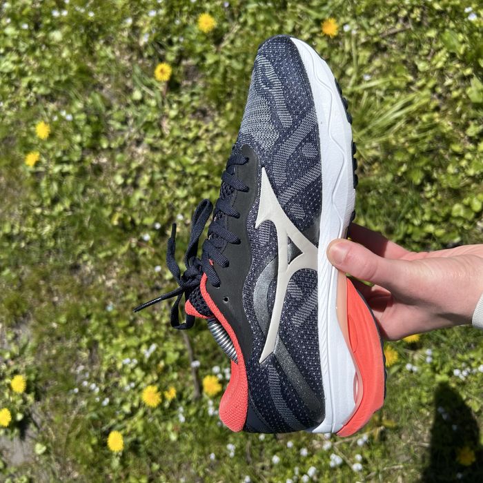 Бігові кросівки MIZUNO Wave Ultima 13