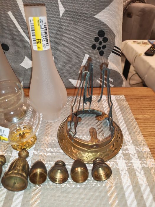 Kominki, części do lampy naftowej i świecznika