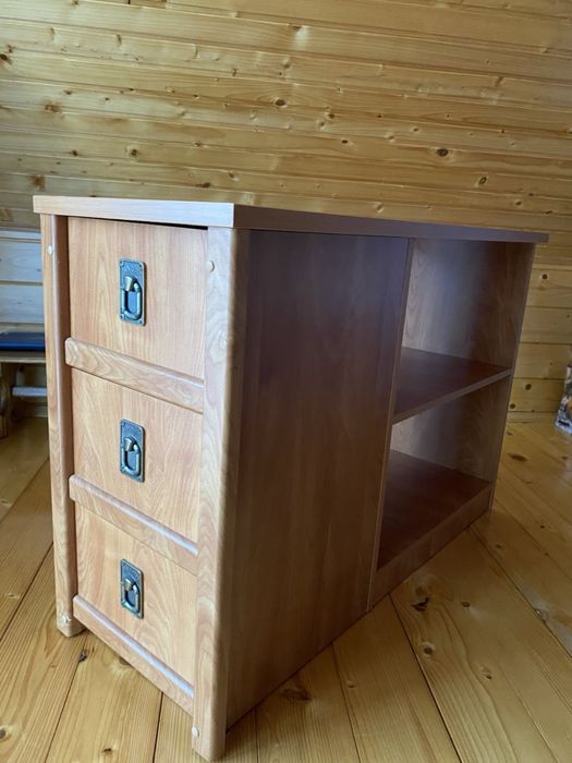 Продам ліжко з тумбочкою