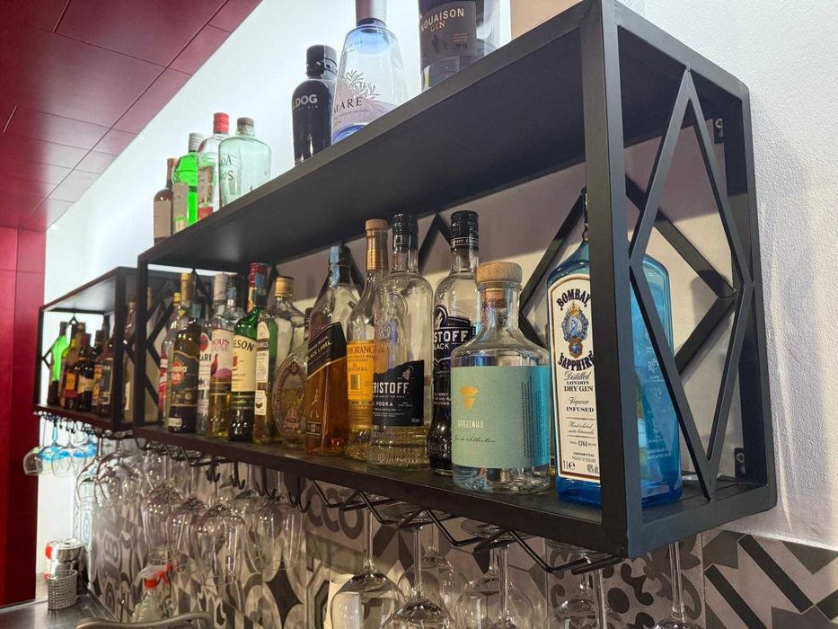 Prateleiras Restaurante/Bar