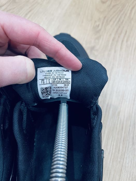 кросівки Under Armour 38.5р
