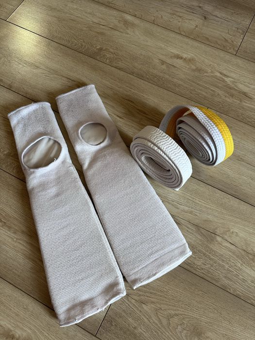 Кимоно Adidas, пояса, защита на ноги карате шлем