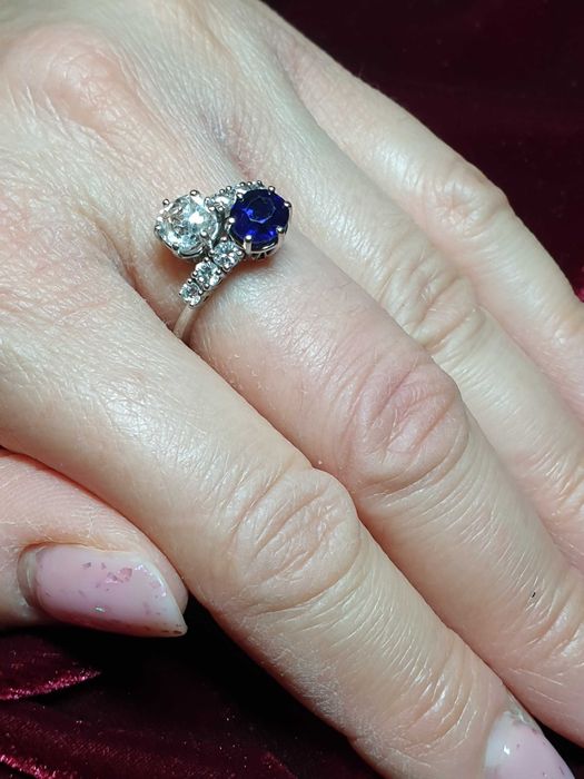 STARY 18ct pierścionek z diamentem 1,04ct + 0,38ct i szafirem 1,42ct
