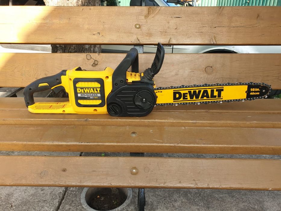 Акумуляторна ланцюгова пила Dewalt DCCS 670