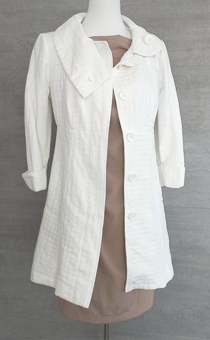 Biały płaszcz, płaszczyk Mohito,uroczystości. Roz. M, stan bdb.