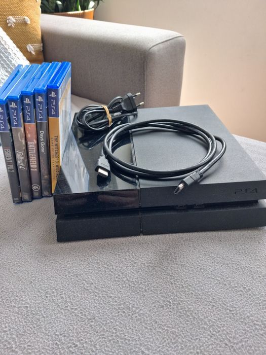 PlayStation 4 com 5 jogos